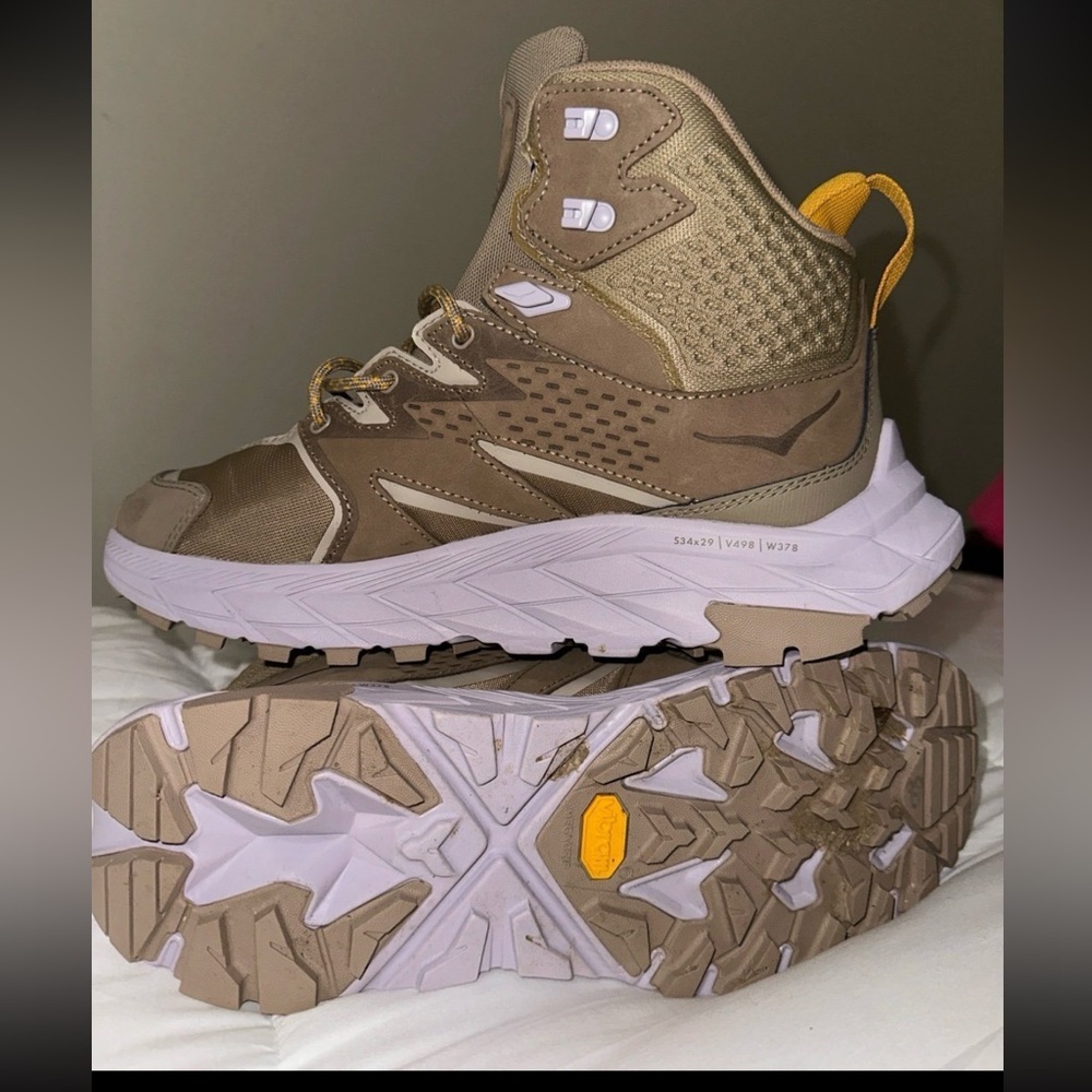 HOKA ONE Anacapa 9.5 eggnog